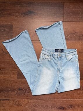 Hollister Light Blue High-Rise Flare Classic Stretch Jeans